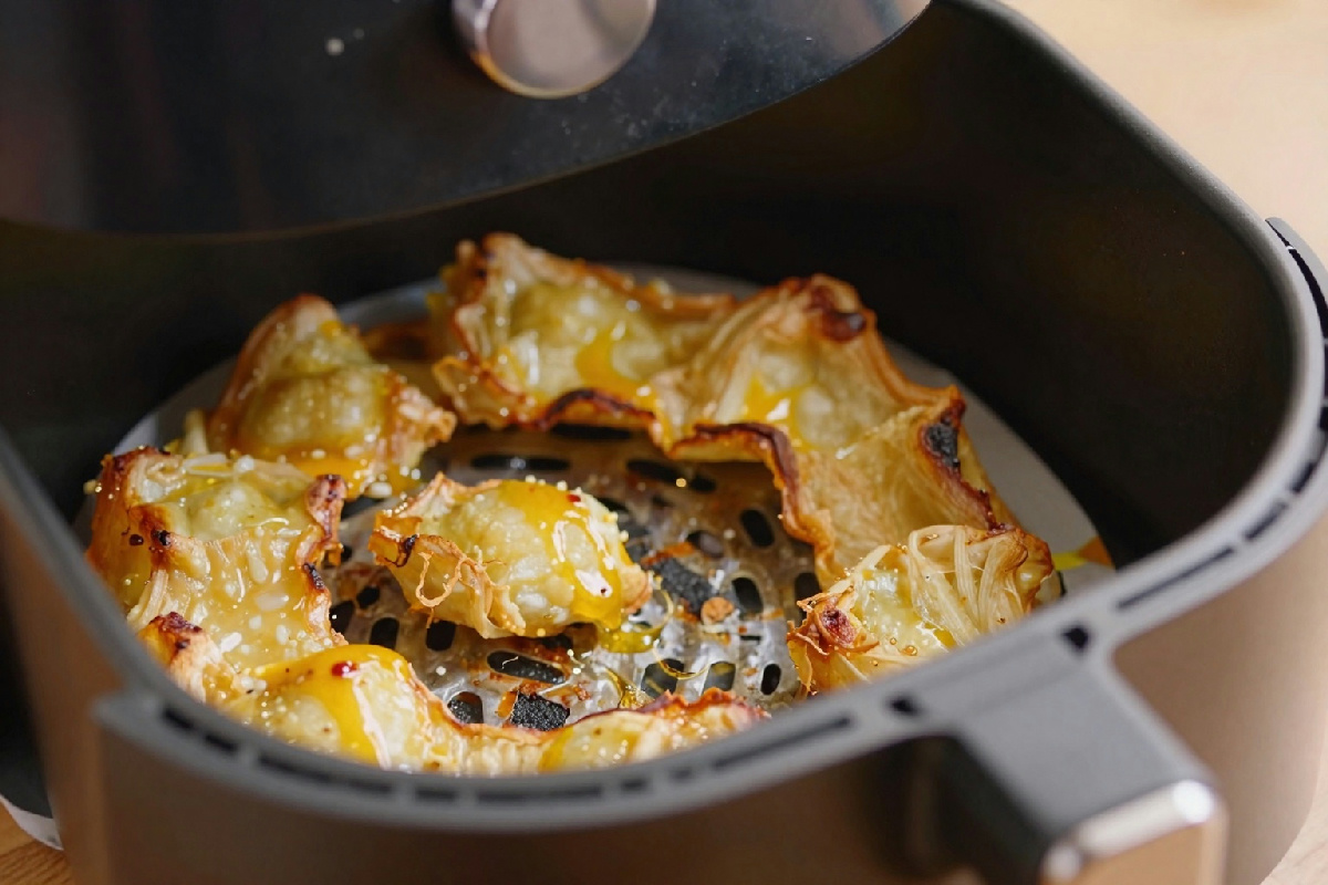 5 cibi che metterebbero in crisi anche la friggitrice ad aria: quelli da evitare assolutamente