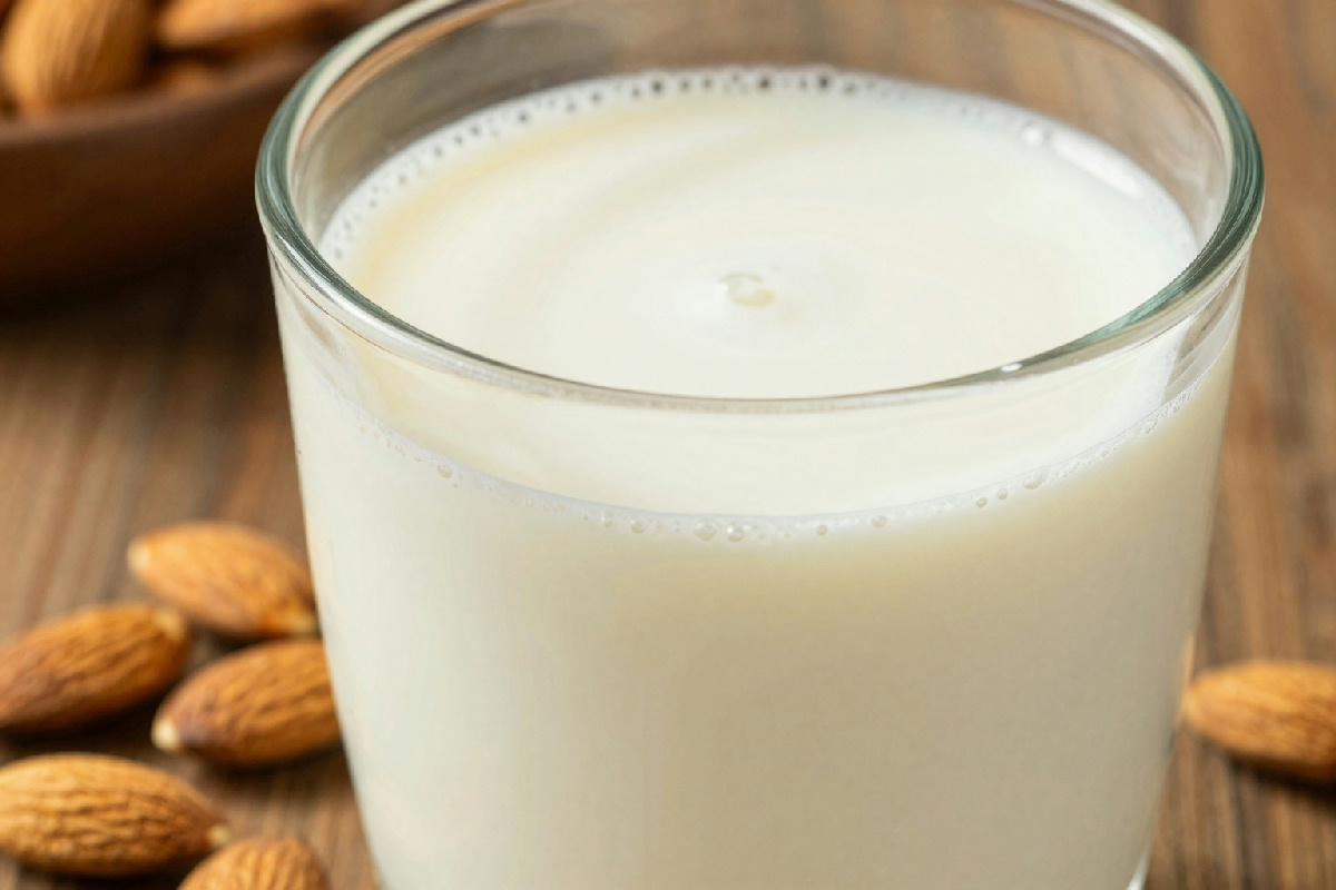 Latte di mandorla fatto in casa: una ricetta semplice da seguire passo passo per tutti